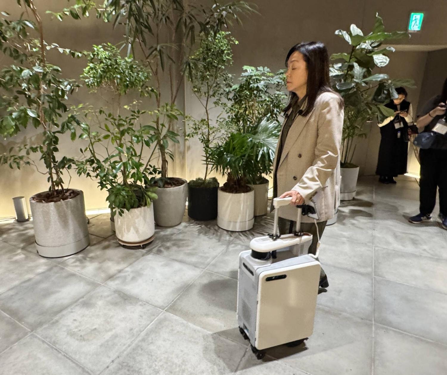  Trial of AI robot for visually impaired people shown in Tokyo 