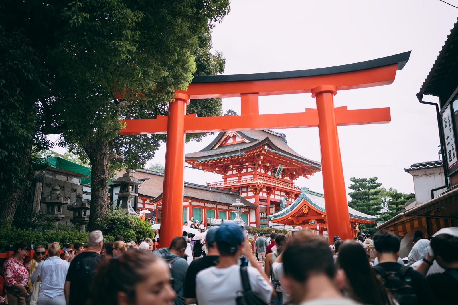 Kyoto receives more foreign tourists than ever before, but fewer visitors say they’ll return