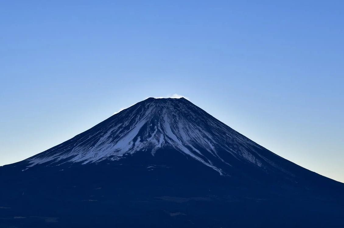 7-year-old boy left behind on Mt. Fuji by his own dad