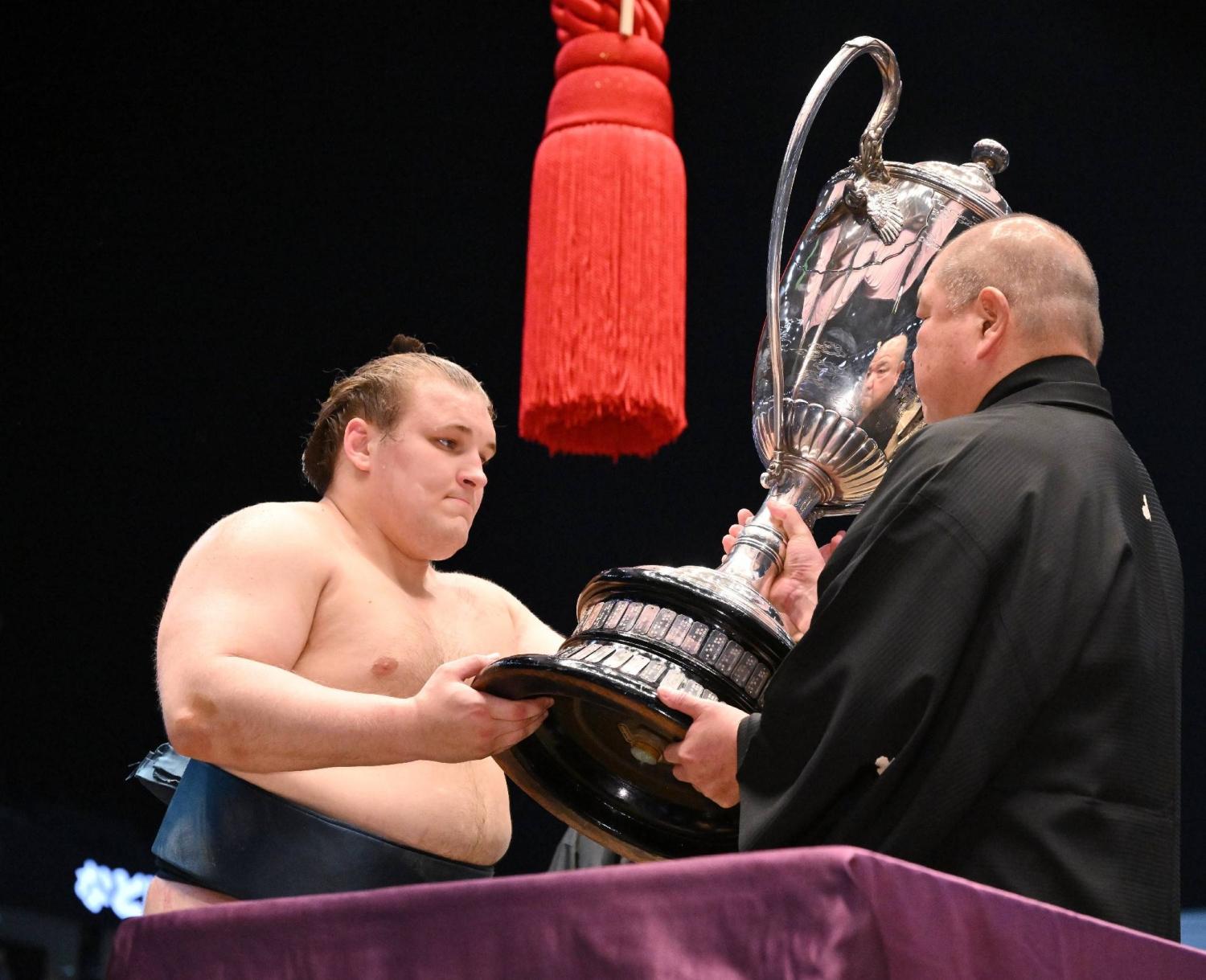 Sumo’s top wrestler isn’t a <i>yokozuna</i> — yet