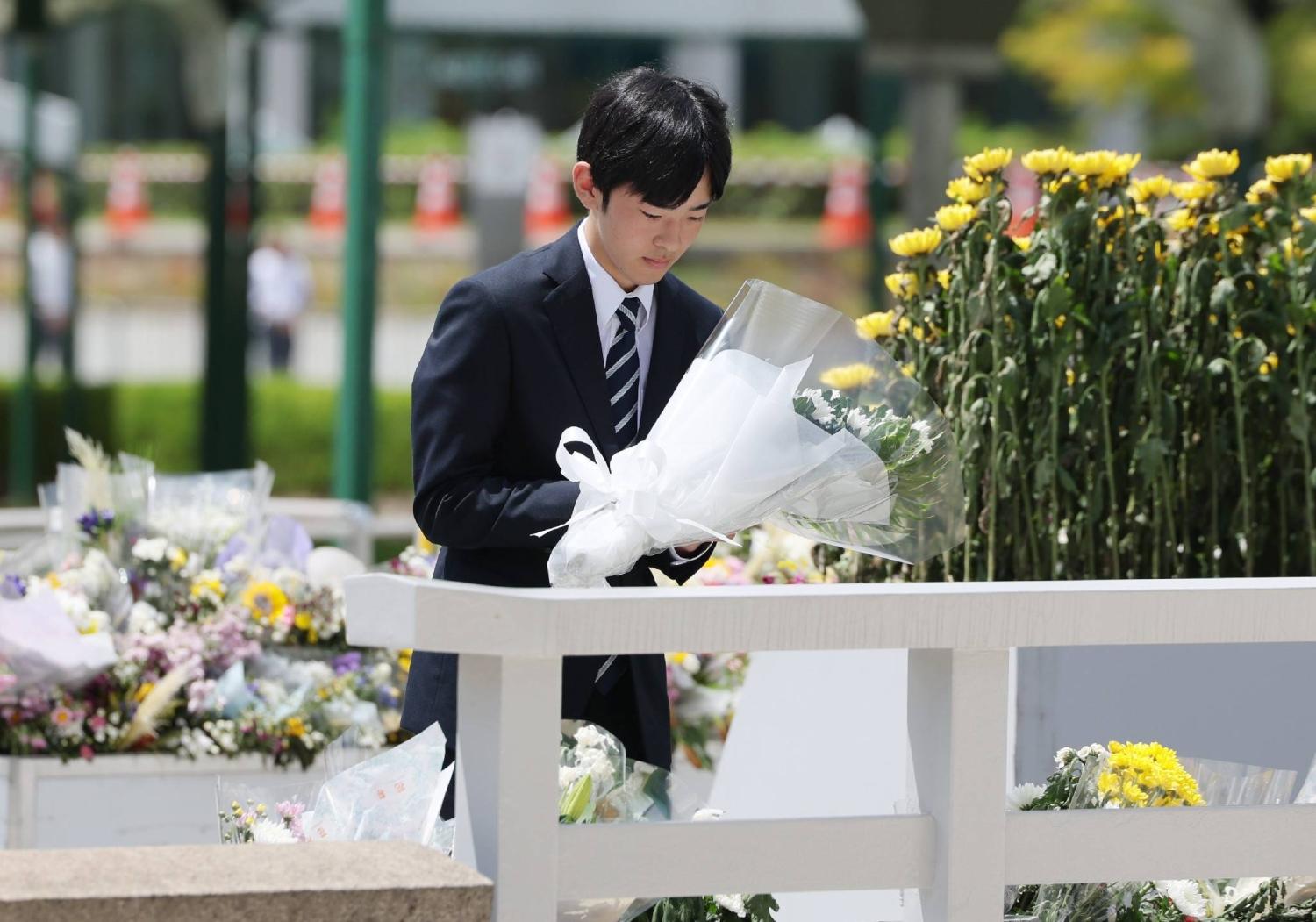 Prince Hisahito offers flowers for Hiroshima A-bomb victims