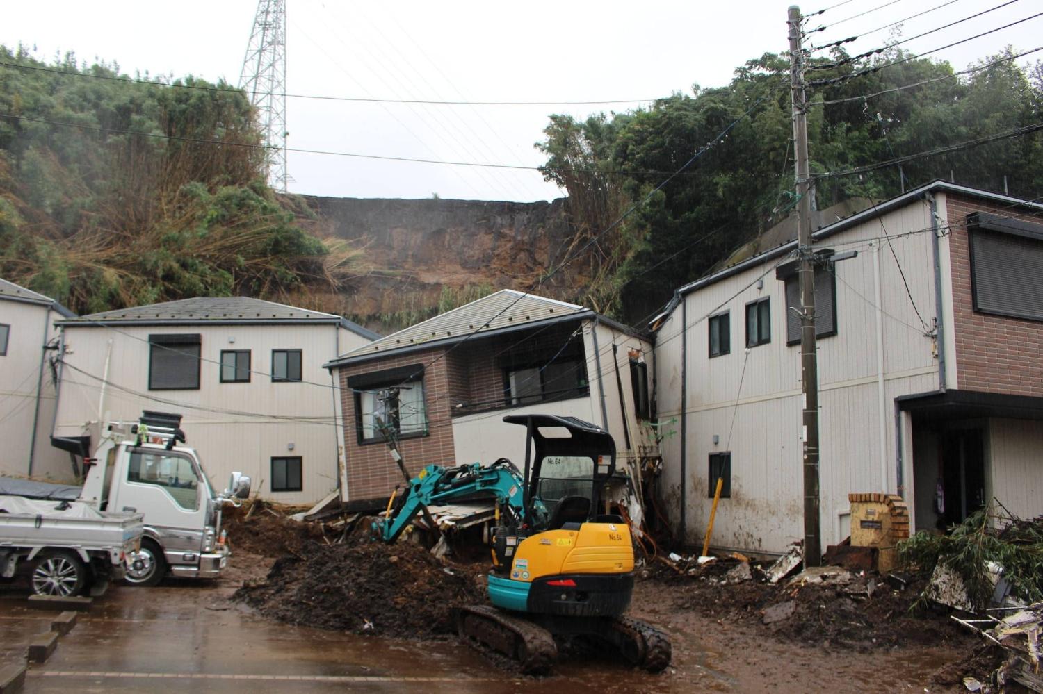 Typhoon Dujuan leaves at least nine dead and four missing near Tokyo